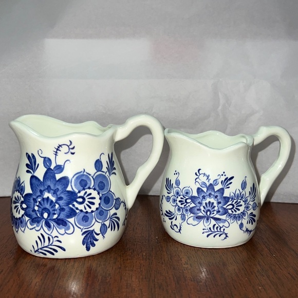 Set of Creamer Measuring Cups which are possibly ceramic or maybe pottery - Picture 2 of 11